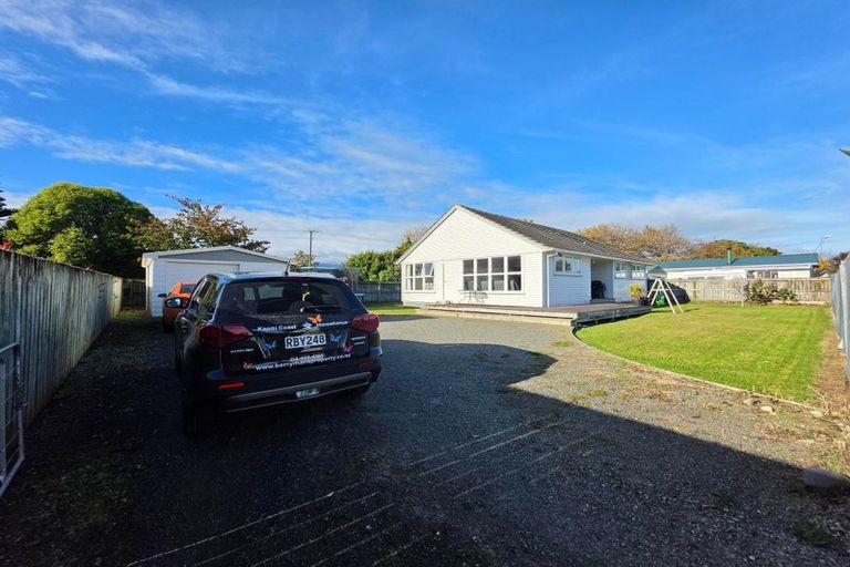 Photo of property in 1 Strathmore Avenue, Levin, 5510