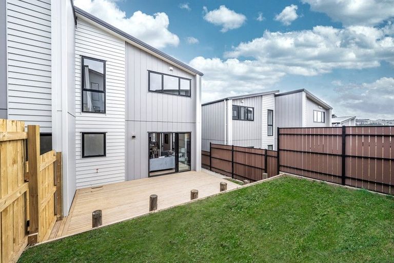 Photo of property in 5a Frontier Lane, Flat Bush, Auckland, 2019