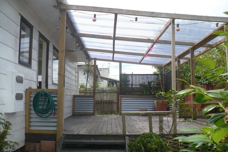 Photo of property in 221 Don Buck Road, Massey, Auckland, 0614