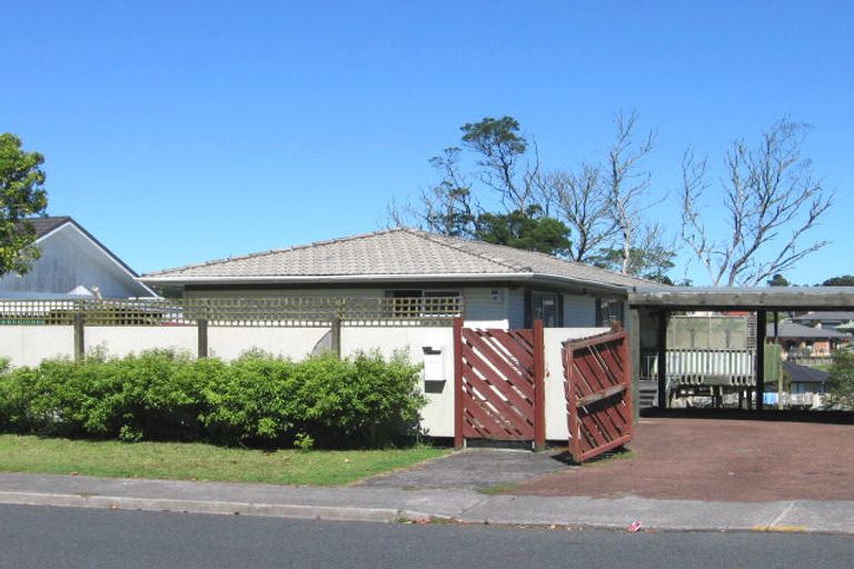 Photo of property in 105 Oreil Avenue, West Harbour, Auckland, 0618