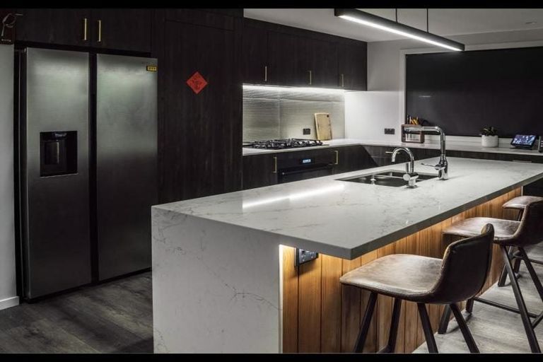 Photo of property in 5 Te Ara Karoiroa Road, Hurford, New Plymouth, 4374