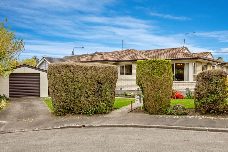 Photo of property in 2a Mallett Place, Halswell, Christchurch, 8025