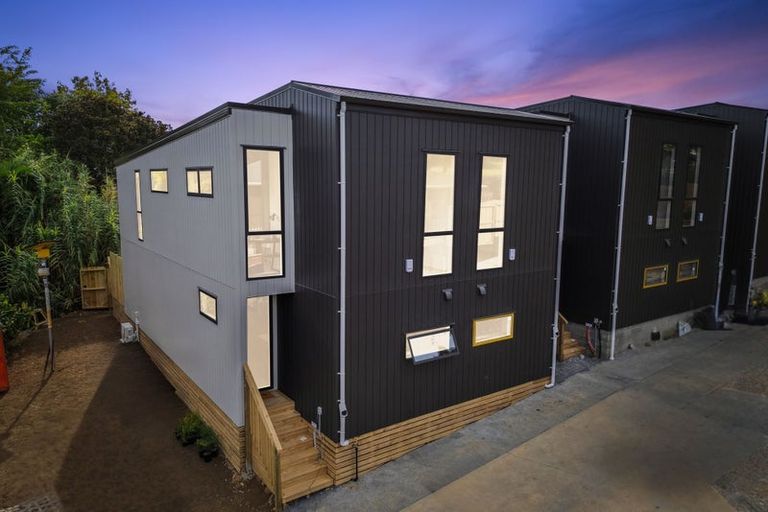 Photo of property in 14 Freyberg Place, Howick, Auckland, 2014