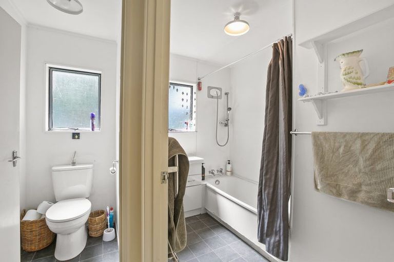 Photo of property in 7 Tahurangi Place, Spotswood, New Plymouth, 4310