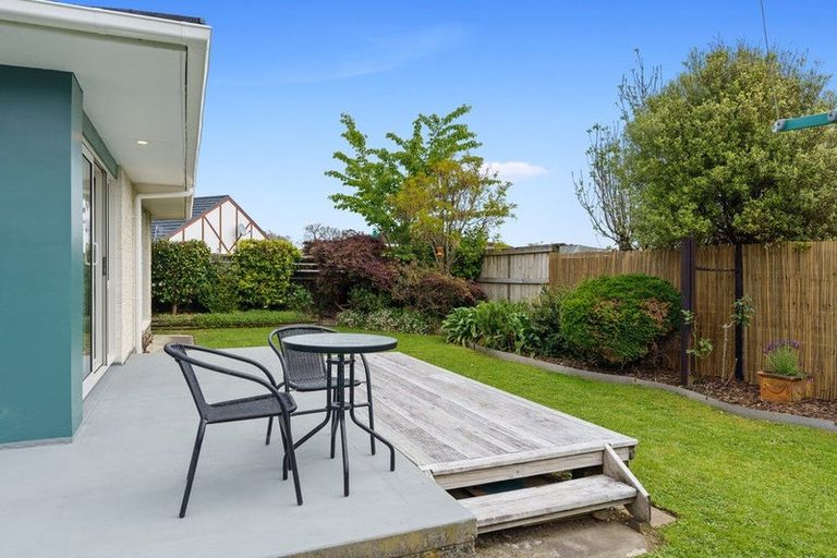 Photo of property in 17 Rewarewa Crescent, Waikanae, 5036