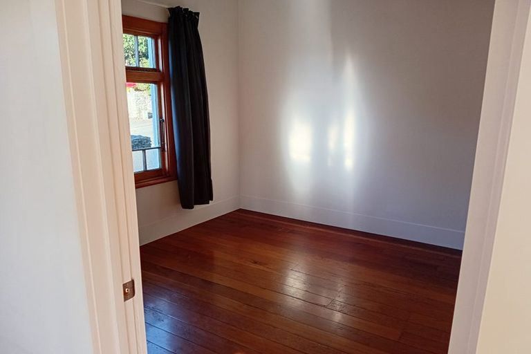 Photo of property in 122 Milton Road, Bluff Hill, Napier, 4110