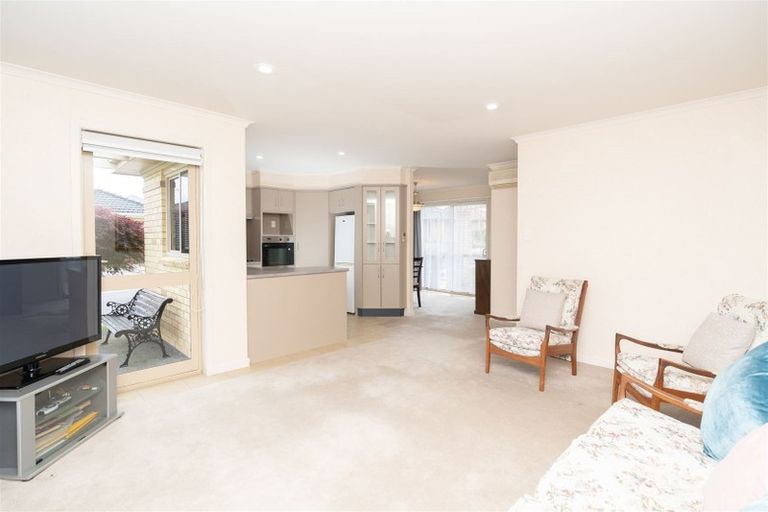 Photo of property in 12 Sovereign Isle Lane, Rototuna, Hamilton, 3210