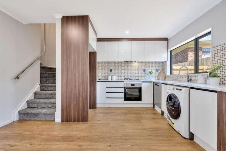 Photo of property in 1/72 Howe Street, Howick, Auckland, 2014