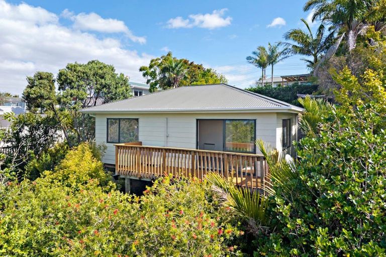 Photo of property in 899a East Coast Road, Northcross, Auckland, 0632