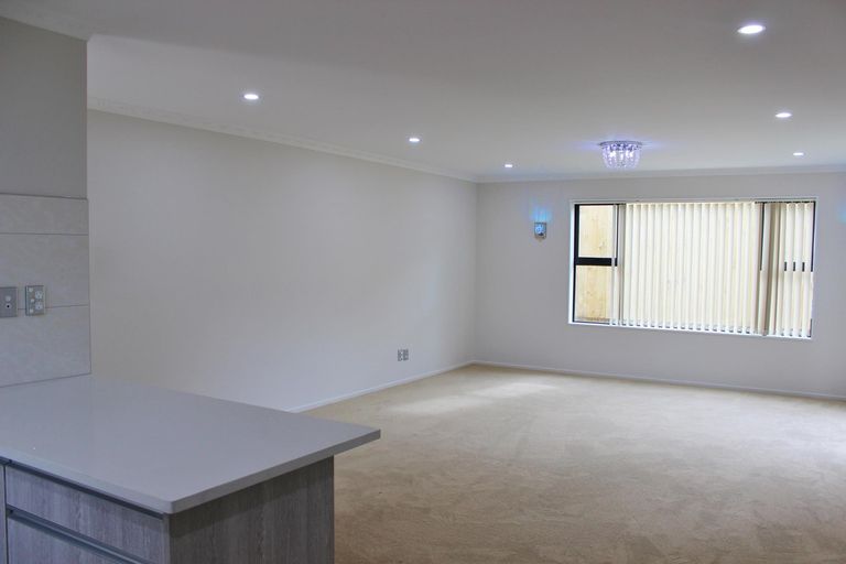 Photo of property in 52a Churchill Avenue, Manurewa, Auckland, 2102