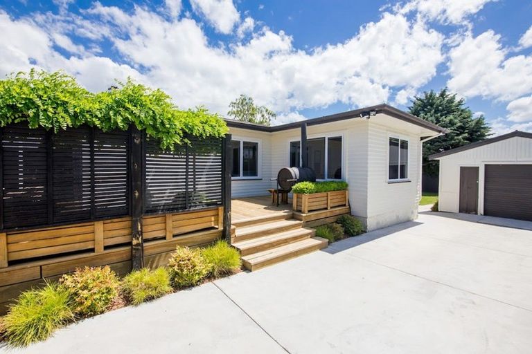 Photo of property in 64 Middle Road, Havelock North, 4130
