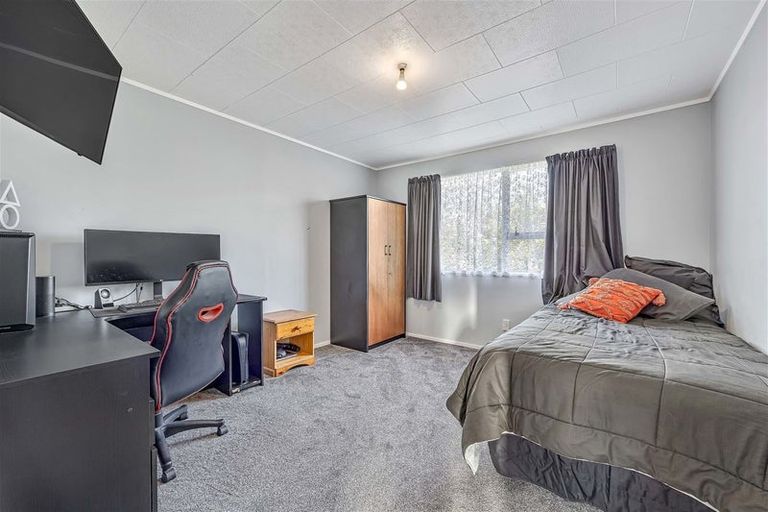 Photo of property in 64 West Harbour Drive, West Harbour, Auckland, 0618