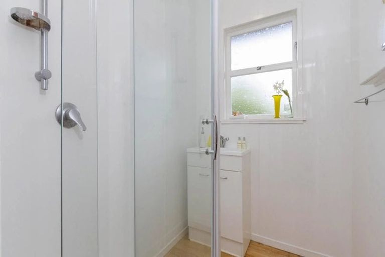 Photo of property in 1/31 Hutchinson Avenue, New Lynn, Auckland, 0600