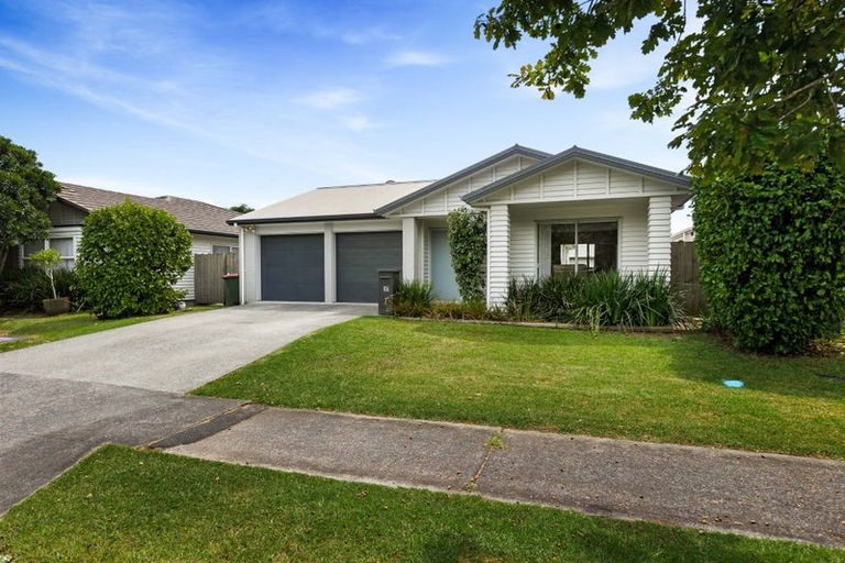 Photo of property in 106 Popokatea Drive, Takanini, 2112
