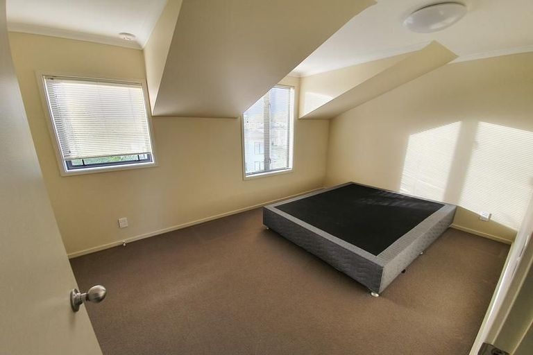 Photo of property in 36 Verdale Circle, Glen Eden, Auckland, 0602