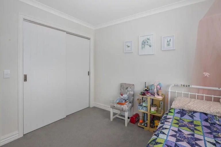 Photo of property in 30 Grumman Lane, Newlands, Wellington, 6037