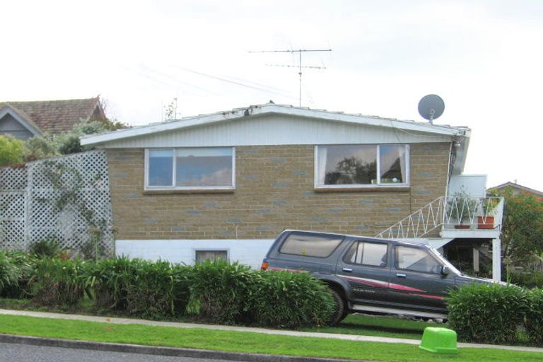 Photo of property in 2/31 Eastern Beach Road, Eastern Beach, Auckland, 2012