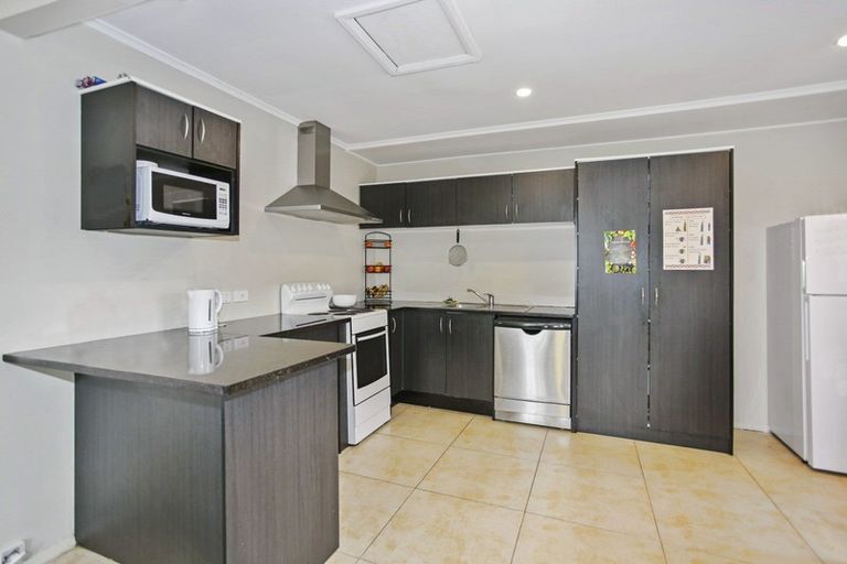 Photo of property in 52 Churchill Avenue, Manurewa, Auckland, 2102