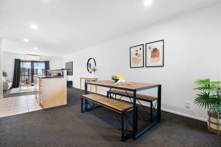 Photo of property in 3/4 Charlenne Close, Ranui, Auckland, 0612