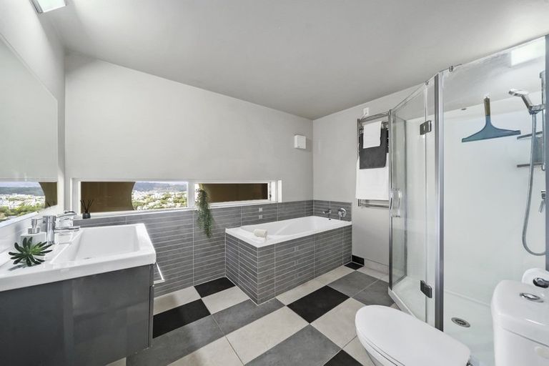 Photo of property in 51 Harbour View Road, Northland, Wellington, 6012