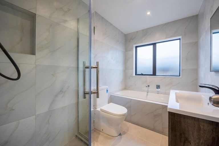 Photo of property in 13a Tenbless Court, Unsworth Heights, Auckland, 0632