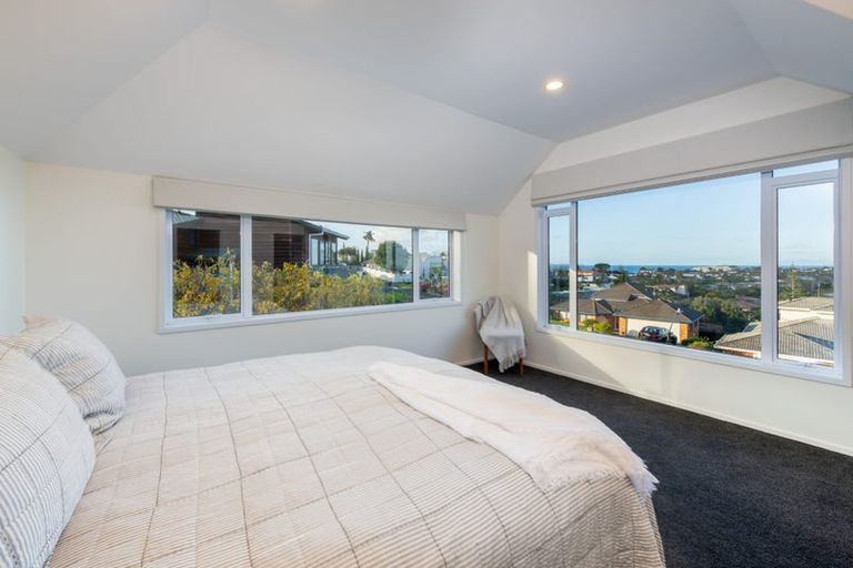 Photo of property in 17 Calypso Place, Rothesay Bay, Auckland, 0630