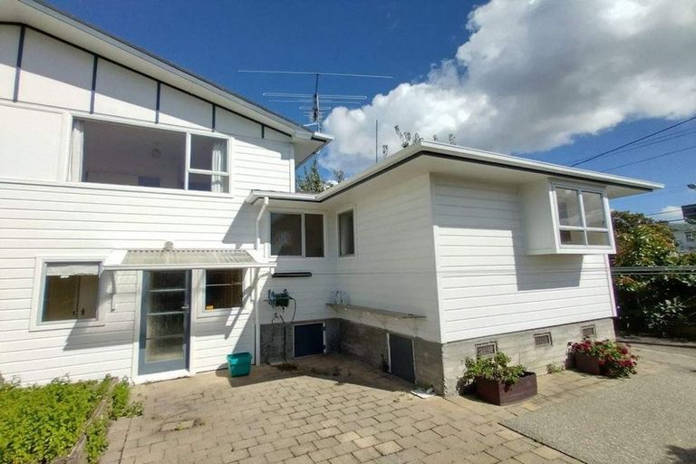 Photo of property in 1 Gordon Street, Avalon, Lower Hutt, 5011
