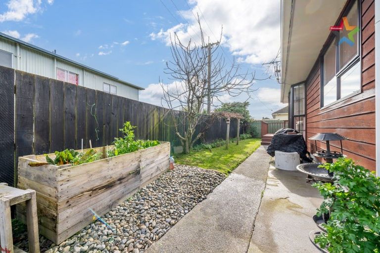 Photo of property in 2/8 Hewer Crescent, Naenae, Lower Hutt, 5011