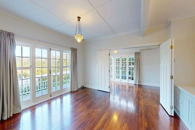 Photo of property in 43 Trelissick Crescent, Ngaio, Wellington, 6035