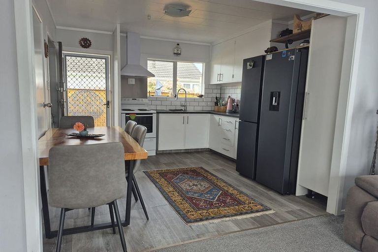 Photo of property in 2/9 Whitley Avenue, Ebdentown, Upper Hutt, 5018