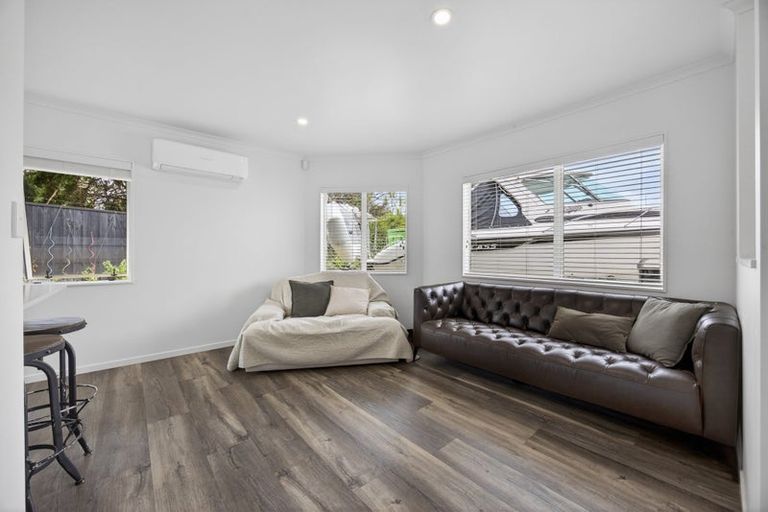 Photo of property in 6d Clearwater Cove, West Harbour, Auckland, 0618