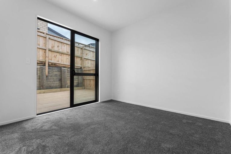 Photo of property in 32 Puhikawa Street, Massey, 0614