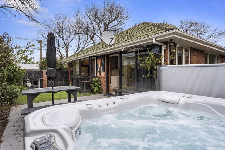 Photo of property in 33 Dee Street, St Albans, Christchurch, 8014