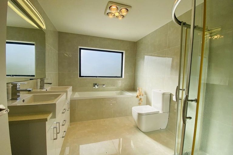 Photo of property in 55 Bordeaux Parade, Te Atatu South, Auckland, 0610