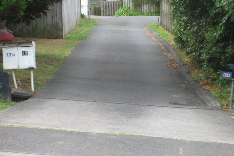 Photo of property in 2/15 Tetrarch Place, Totara Vale, Auckland, 0629