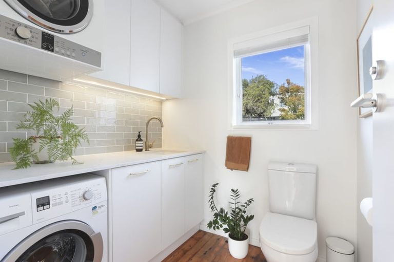 Photo of property in 31 Renata Crescent, Te Atatu Peninsula, Auckland, 0610