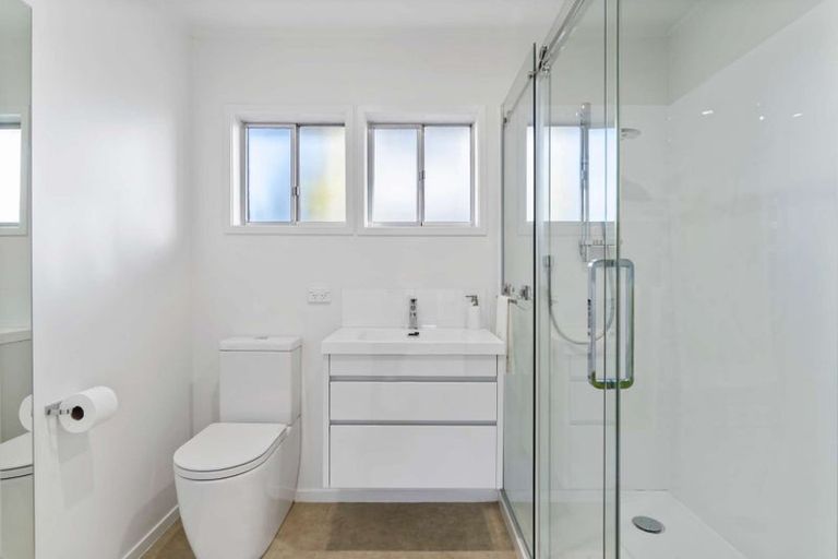 Photo of property in 2/6 Pinedale Place, Henderson, Auckland, 0610