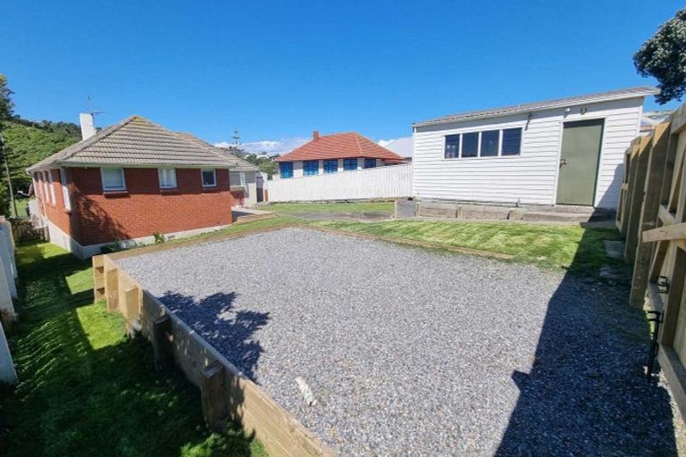 Photo of property in 130 Main Road, Titahi Bay, Porirua, 5022