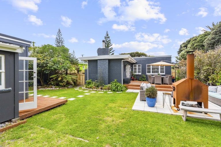 Photo of property in 14 Toi Street, Otaki Beach, Otaki, 5512