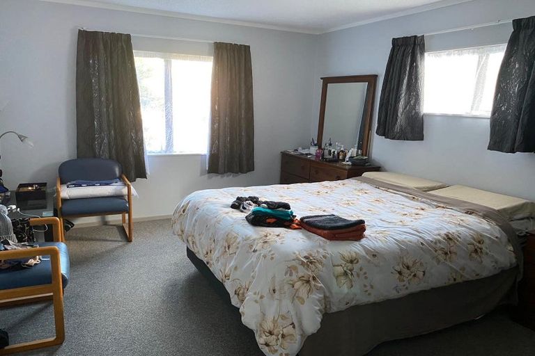 Photo of property in 90 Stewart Drive, Newlands, Wellington, 6037