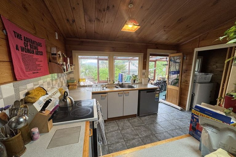 Photo of property in 9 Versailles Street, Karori, Wellington, 6012