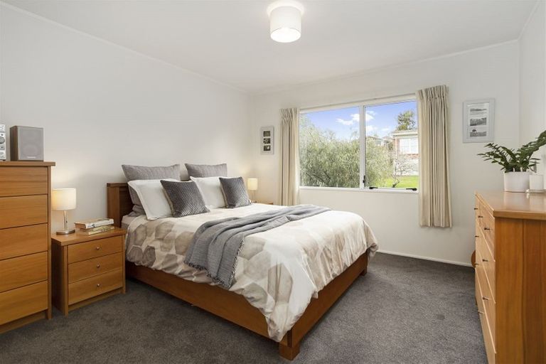 Photo of property in 2/4 Grove Lane, Pakuranga, Auckland, 2010