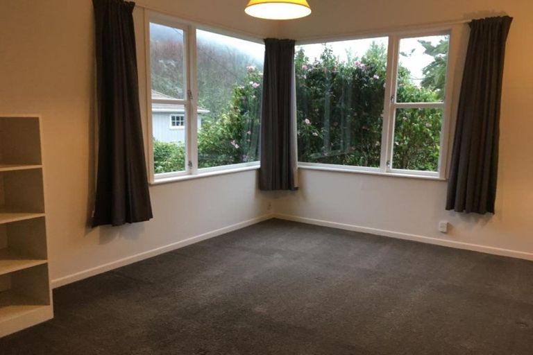 Photo of property in 19 Woodmancote Road, Khandallah, Wellington, 6035