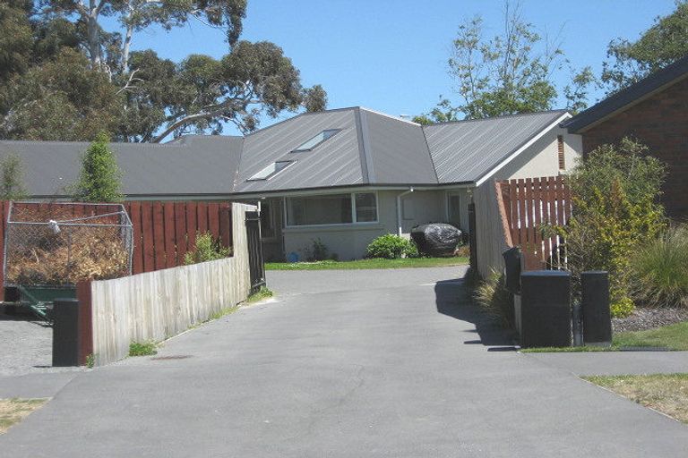 Photo of property in 25 Mataroa Place, Parklands, Christchurch, 8083