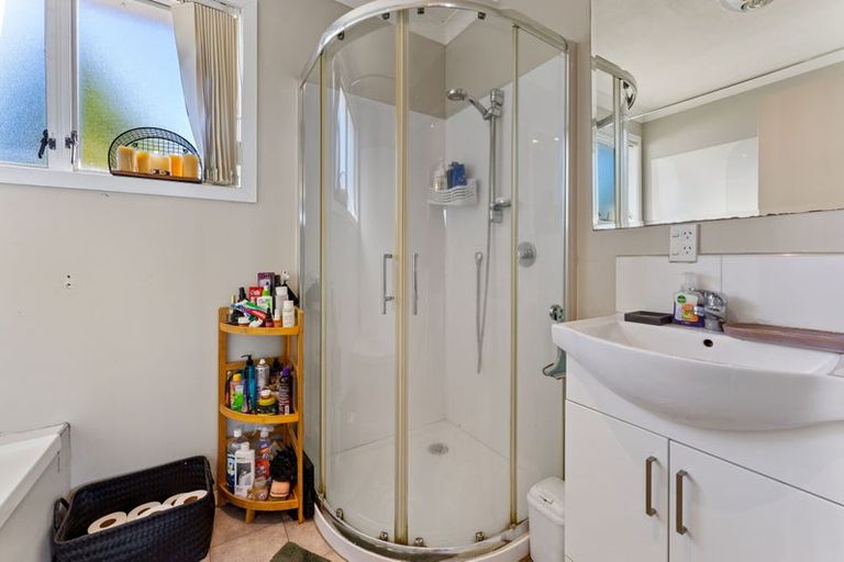 Photo of property in 14 Doone Place, Massey, Auckland, 0614