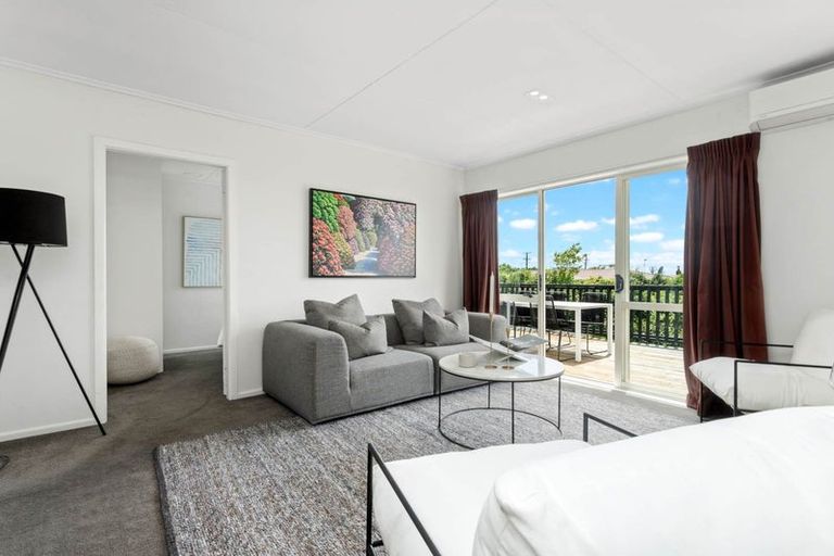 Photo of property in 1 Hartley Terrace, Massey, Auckland, 0614