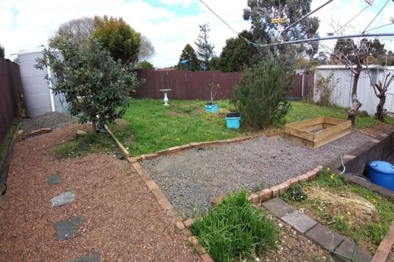 Photo of property in 18 Tupaki Place, Pakuranga Heights, Auckland, 2010