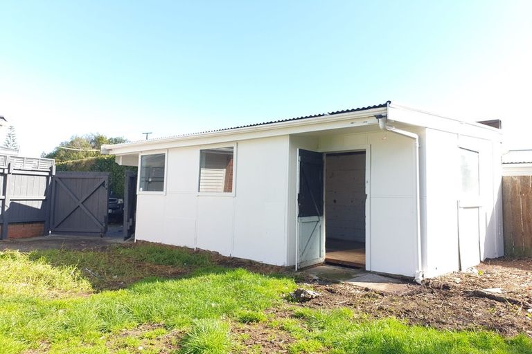 Photo of property in 5 Christmas Road, Manurewa, Auckland, 2102