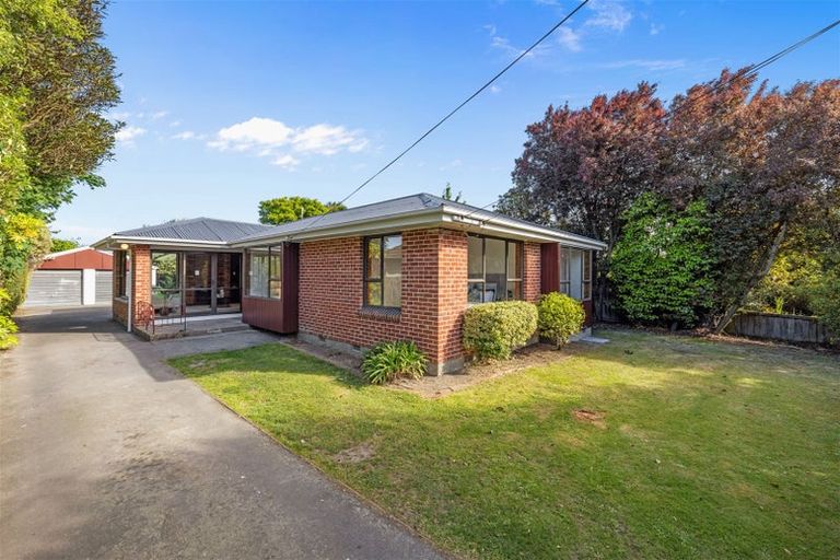Photo of property in 16 Manor Place, Bryndwr, Christchurch, 8053