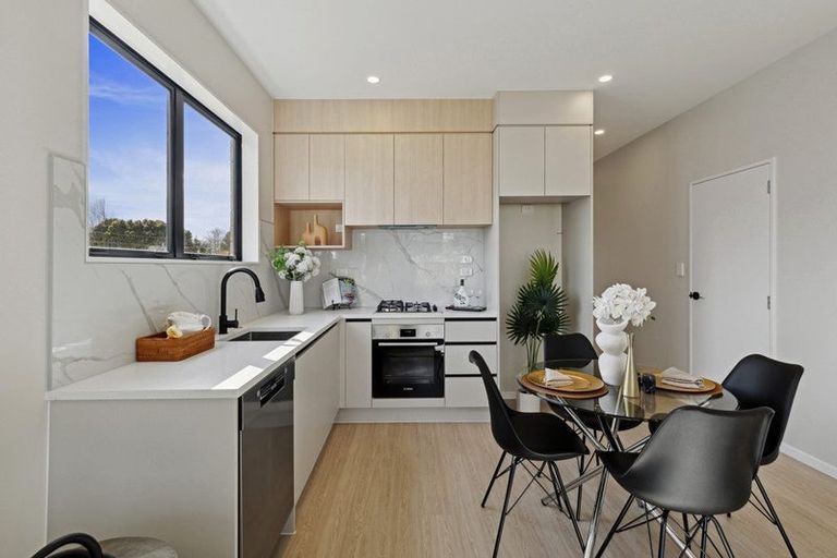 Photo of property in 31 Paretao Street, Massey, 0614